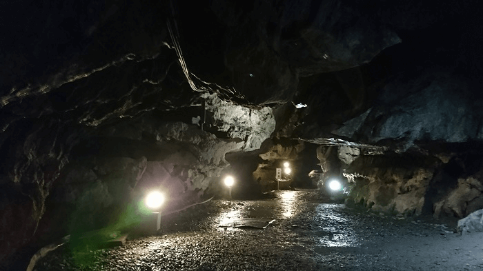 洞窟内ライトアップ
