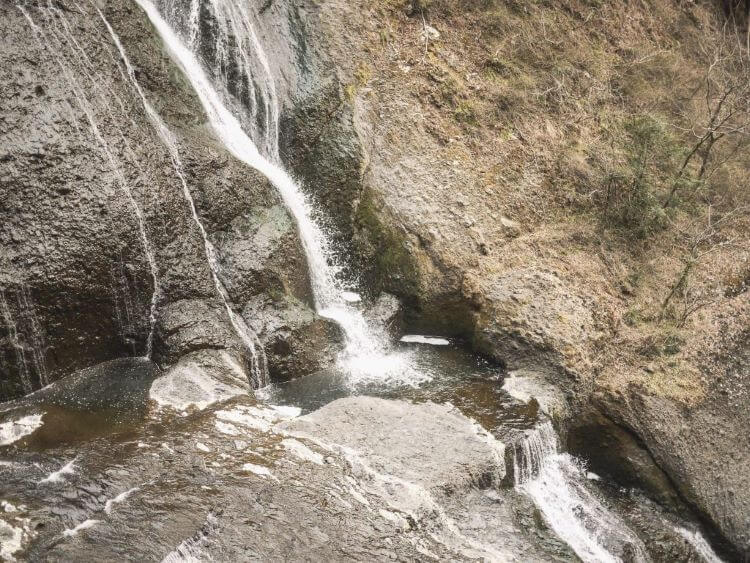 袋田の滝付近の渓流