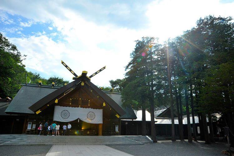 北海道神社の境内
