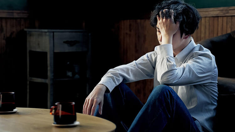 好きだけど別れたい、疲れた男性