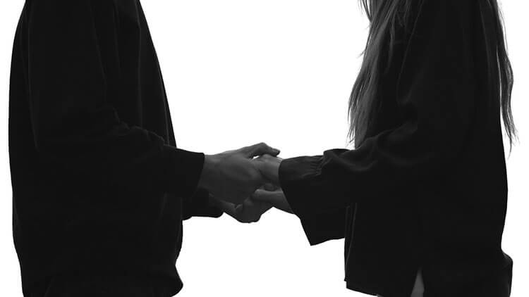 元恋人への未練がある男女