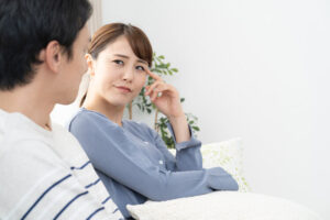 自分が本命か男性心理を読み解こうとする女性