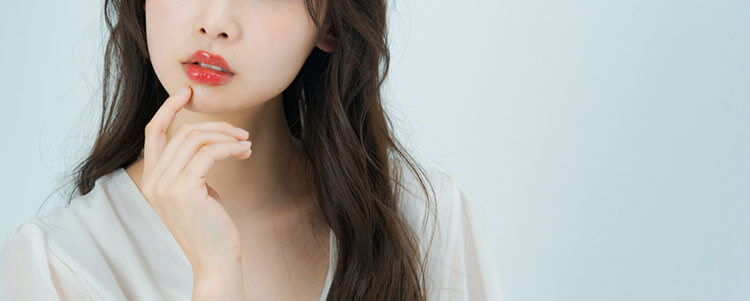 不倫状況を客観的に分析する女性