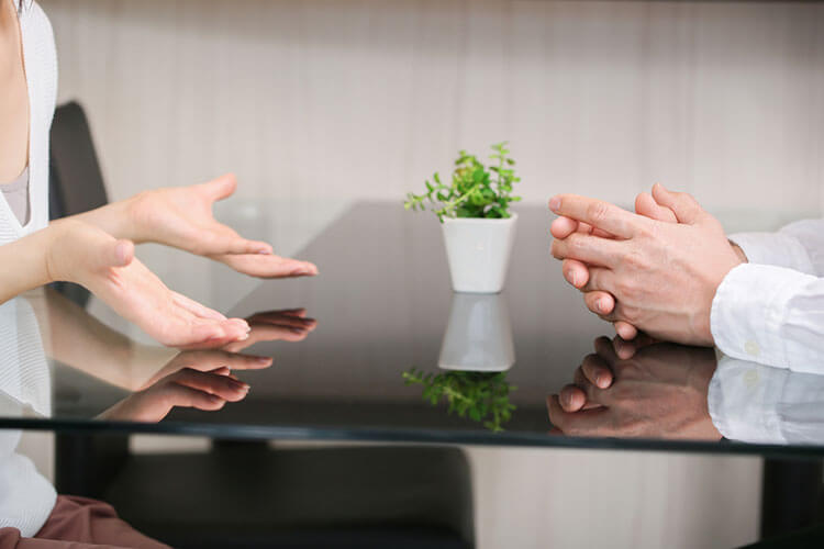 不倫バレ後の効果的な謝罪方法は性別で違う