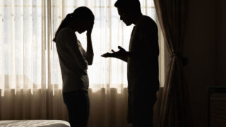 不倫バレ後の再構築は可能?信頼回復のステップとNG行動を徹底解説